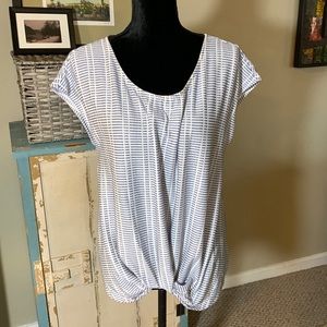 W5 Short Sleeve Blue/White Patterned Top Size Large